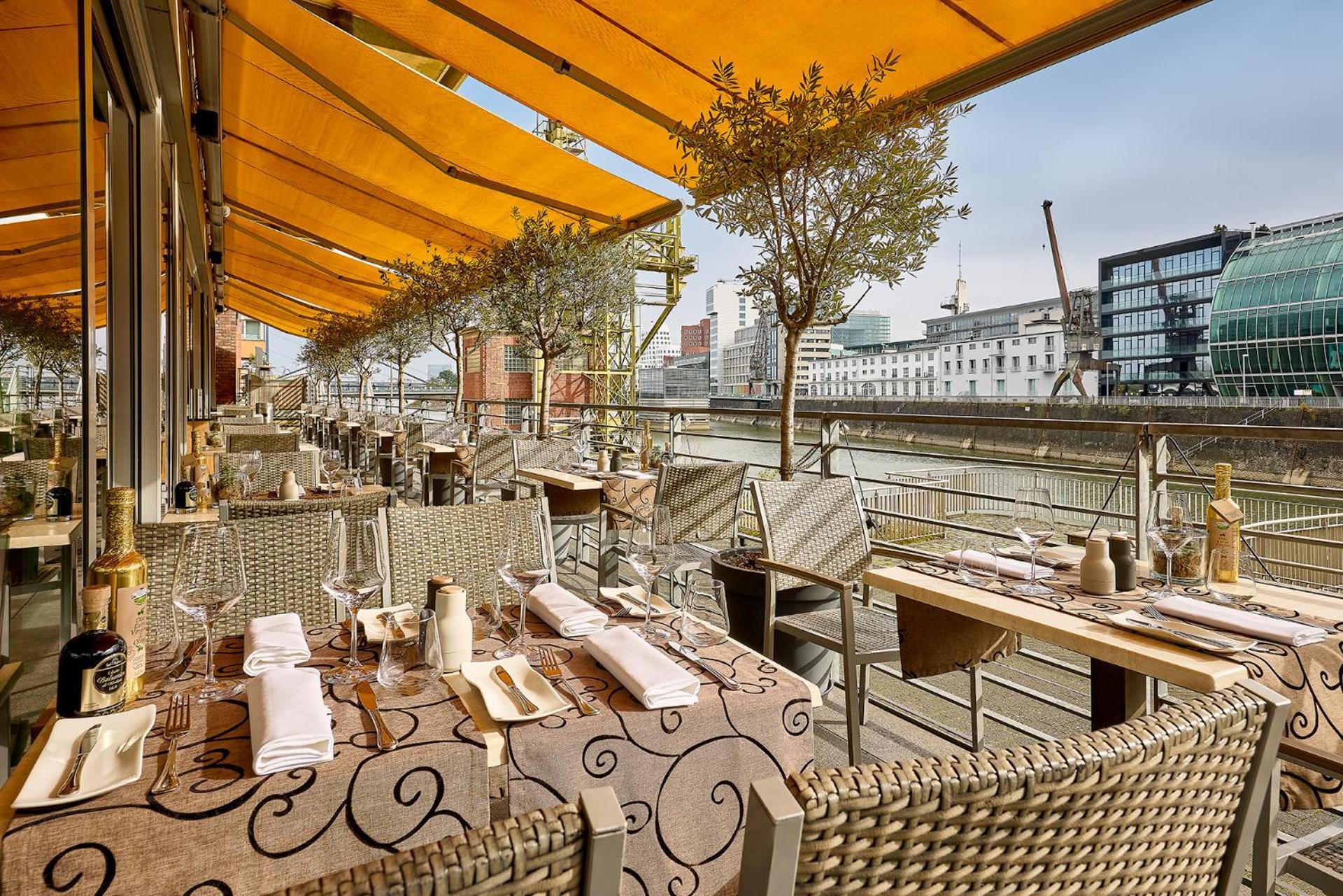 Hotel Courtyard Düsseldorf Hafen Exterior foto