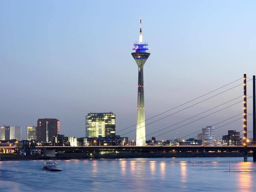 Hotel Courtyard Düsseldorf Hafen Exterior foto